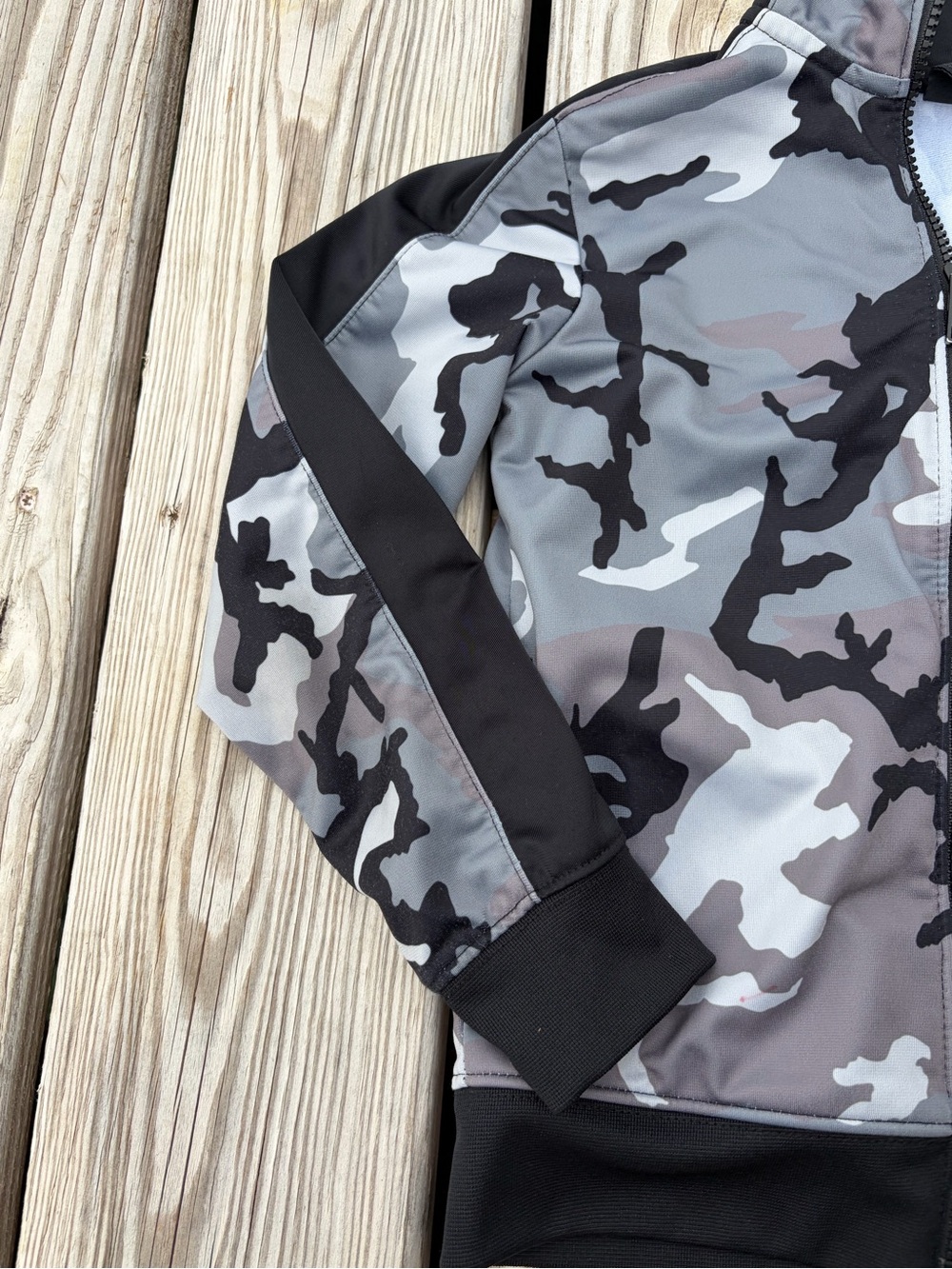 Air Jordan Nike Boys Gray Camouflage Polyester Jacket Size Large 6-7 Years Flaw - Picture 3 of 11